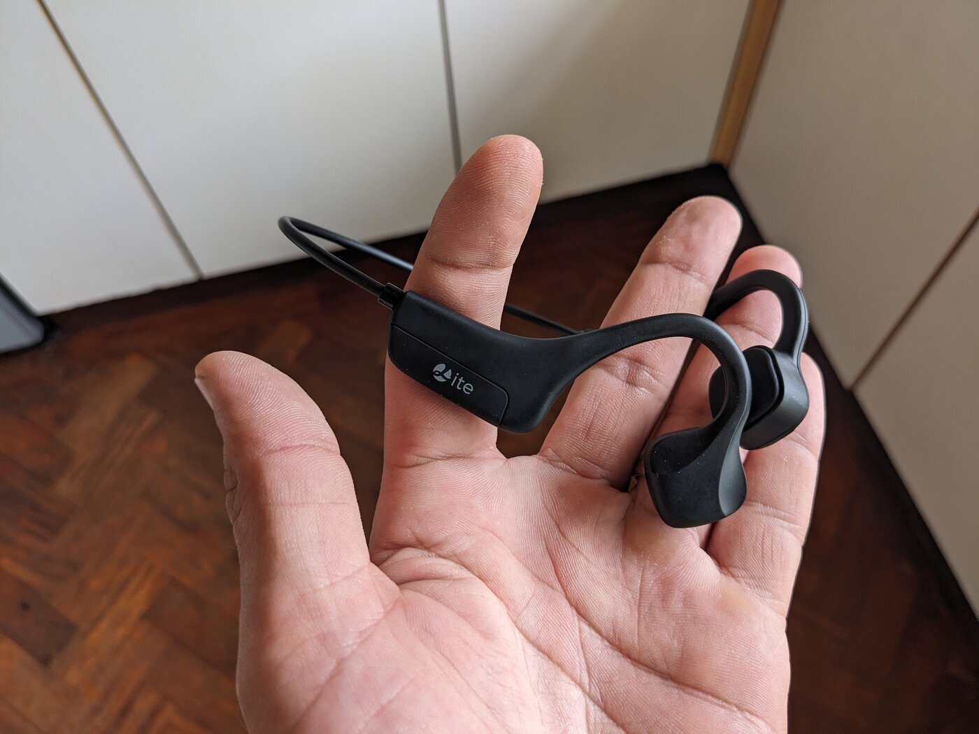 Bone conduction headphones